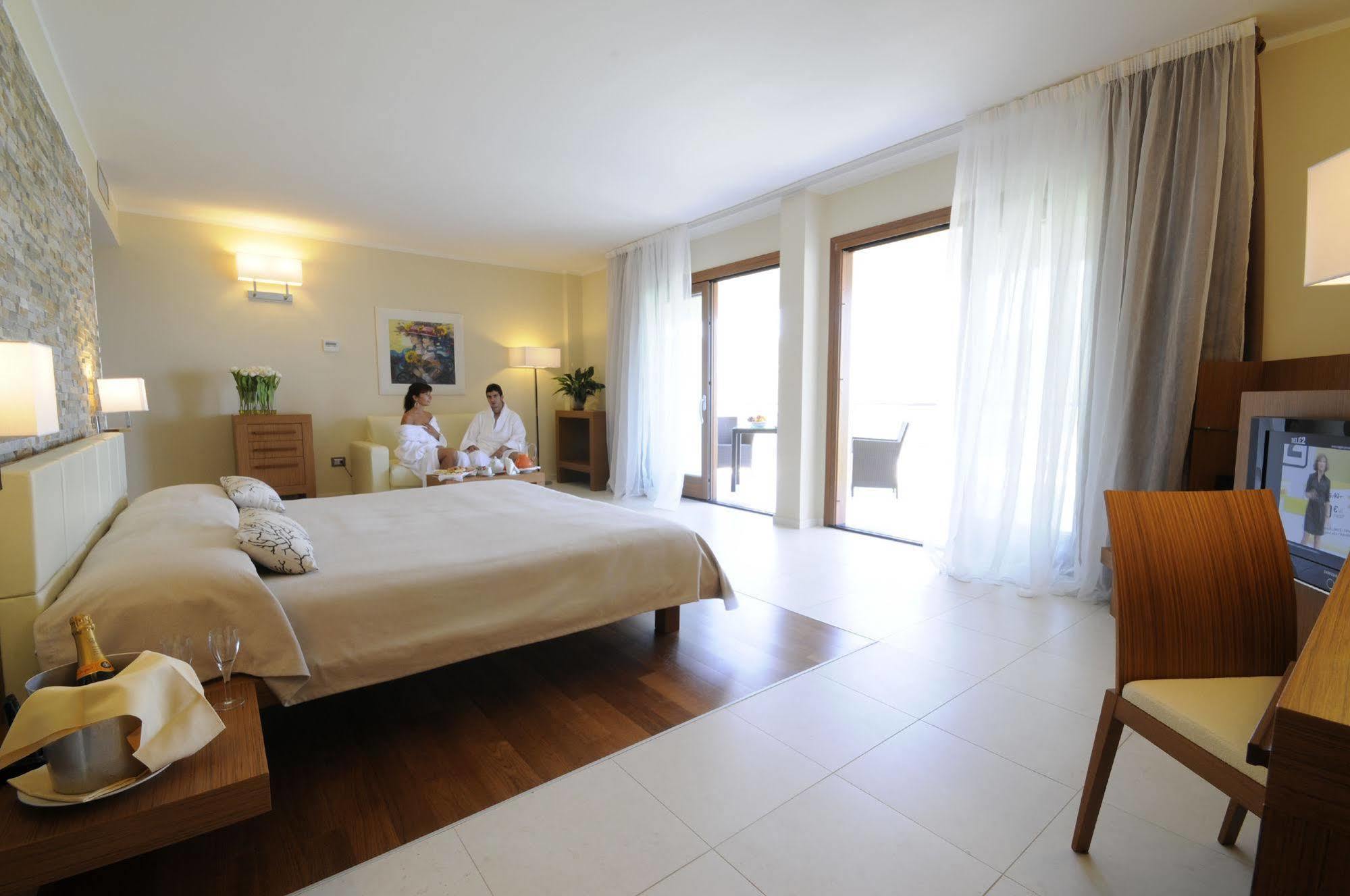 Pugnochiuso Resort - Hotel Del Faro מראה חיצוני תמונה